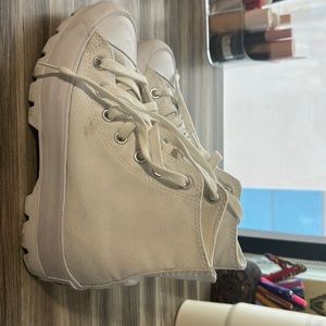 White Platform converse (size 6)